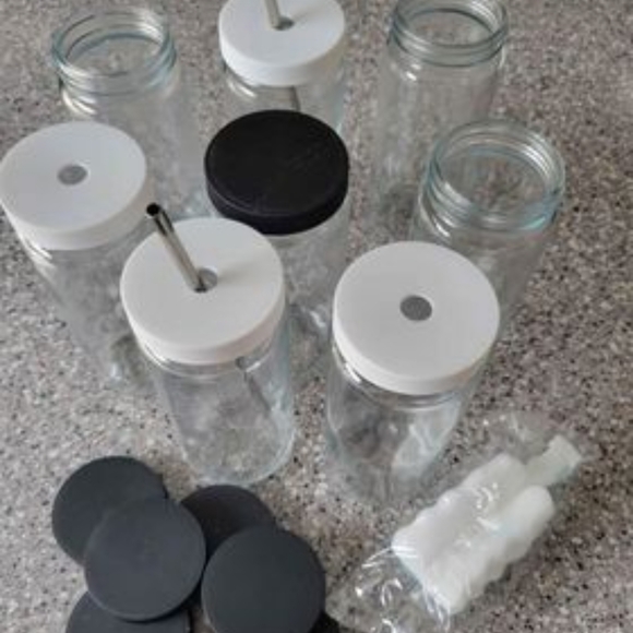 New 8 pk. 16 oz. Mason drinking jars with lids and straws. - Picture 2 of 5